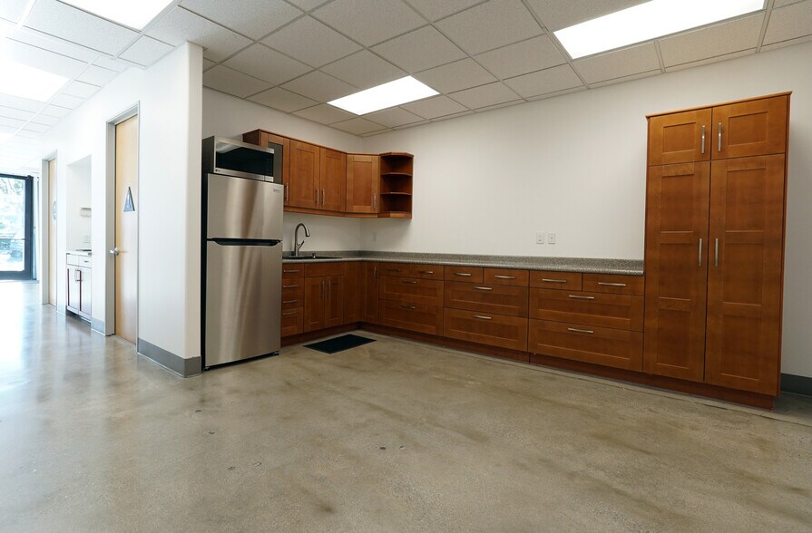 More Photos Of 13765 Alton Pky, Irvine Research And Development For Lease