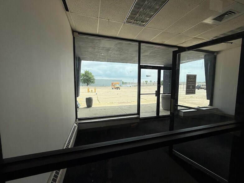 More Photos Of 2700 Miamisburg Centerville Rd, Dayton Storefront Retail Office For Lease