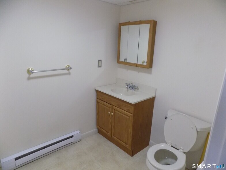 More Photos Of 85 Beleden Gardens Dr, Bristol Medical For Sale