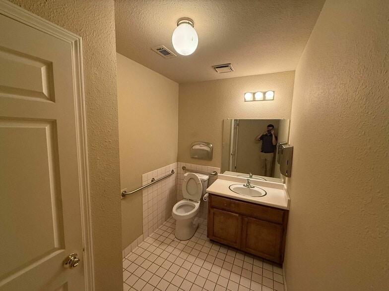 More Photos Of 4629 Quail Lakes Dr, Stockton Office For Lease