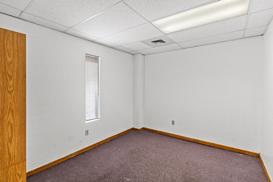 More Photos Of 725 Desert Flower Blvd, Pueblo Office For Sale