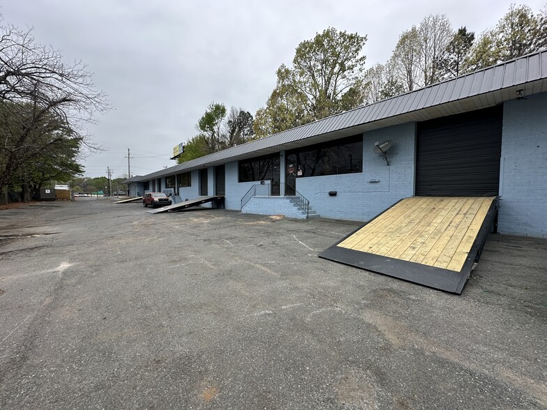More Photos Of 5926-5940 N Tryon St, Charlotte Warehouse For Lease