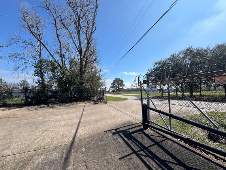 More Photos Of 7206 Elbert, Houston Industrial For Sale