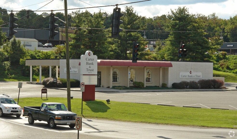 Primary Photo Of 2657 Peters Creek Rd, Roanoke Bank For Sale