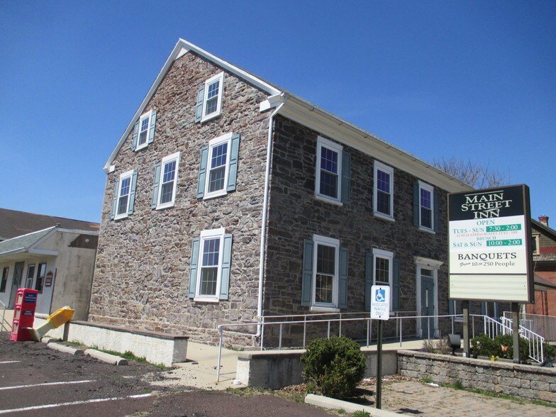 More Photos Of 313 Main St, Red Hill Restaurant For Lease