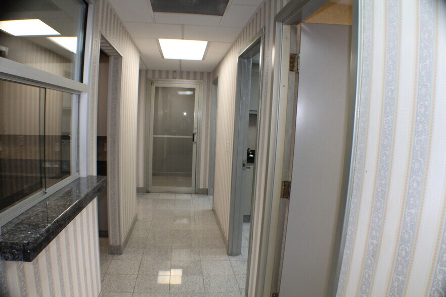 More Photos Of 1637 N Eastman Rd, Kingsport Office For Lease