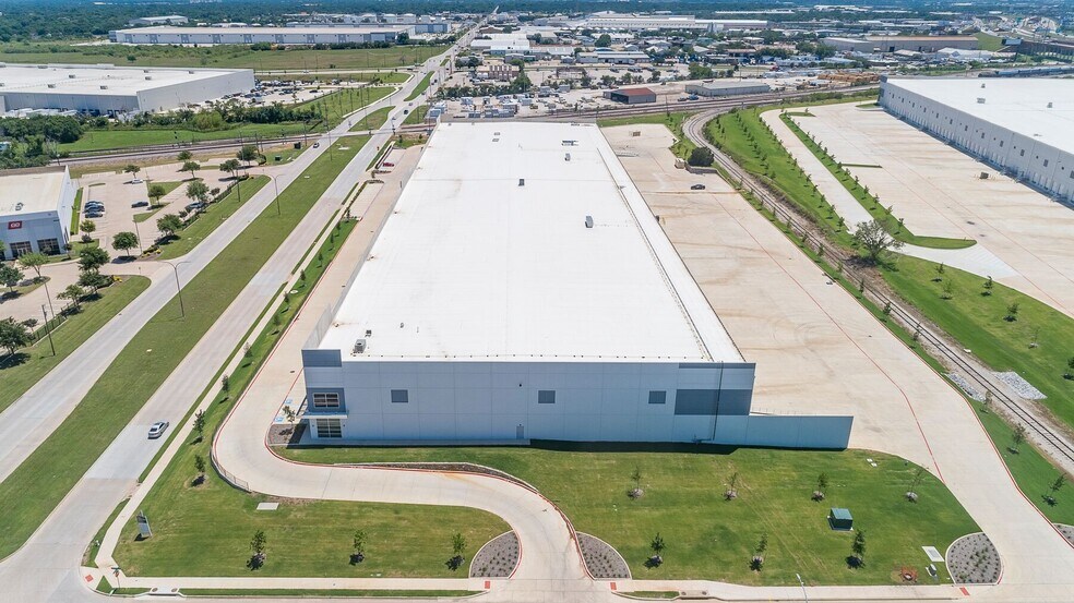 More Photos Of 3901 N Sylvania Ave, Fort Worth Warehouse For Lease