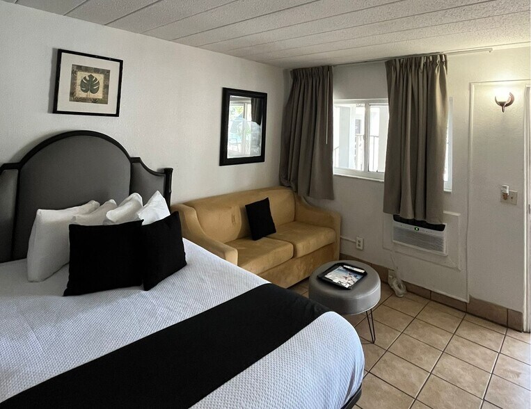 More Photos Of 14711 Gulf Blvd, Madeira Beach Hotel For Sale