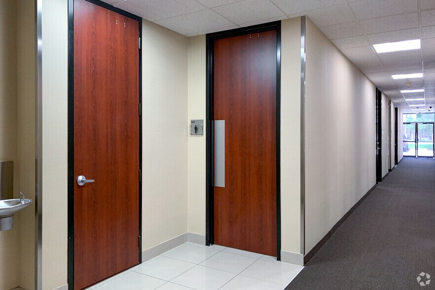 More Photos Of 11498 Luna Rd, Farmers Branch Unknown For Lease