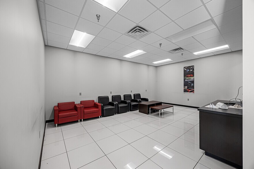 More Photos Of 3301 Eastend Ave, Humboldt Auto Dealership For Sale
