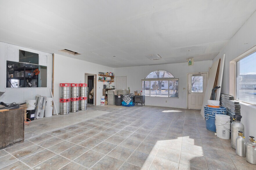 More Photos Of 20 S Sinclair St, Bridgeport Storefront For Sale