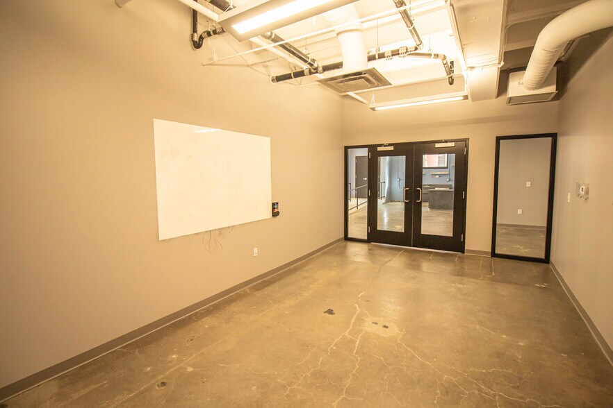 More Photos Of 615 Ferry St, Lafayette Office Residential For Lease