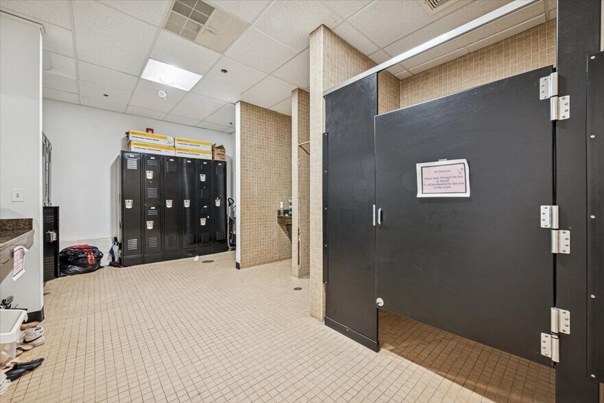 More Photos Of 258 King George Rd, Warren Office For Sale