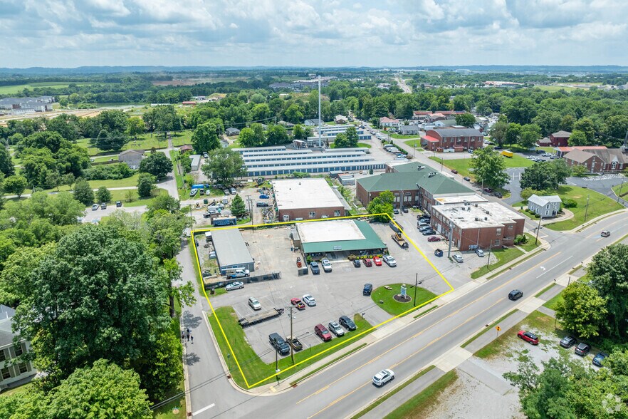 Primary Photo Of 2526-2530 Duplex Rd, Spring Hill Showroom For Sale