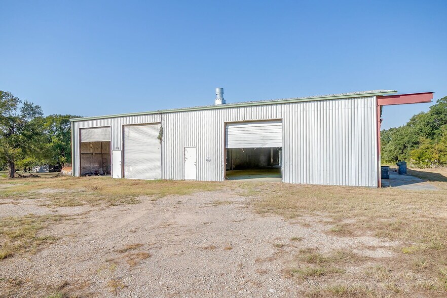 More Photos Of 3550 N Main St, Cleburne Industrial For Sale