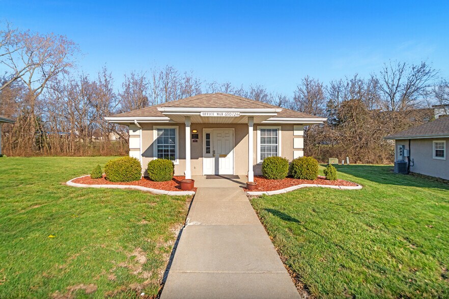 More Photos Of 408 SE 7th St, Oak Grove Apartments For Sale