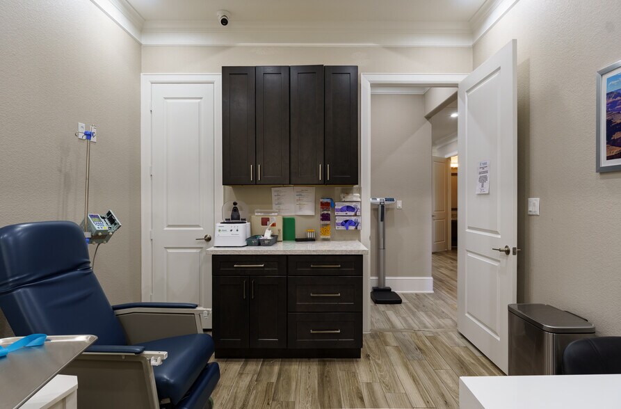 More Photos Of 17844 Mound Rd, Cypress Medical For Sale