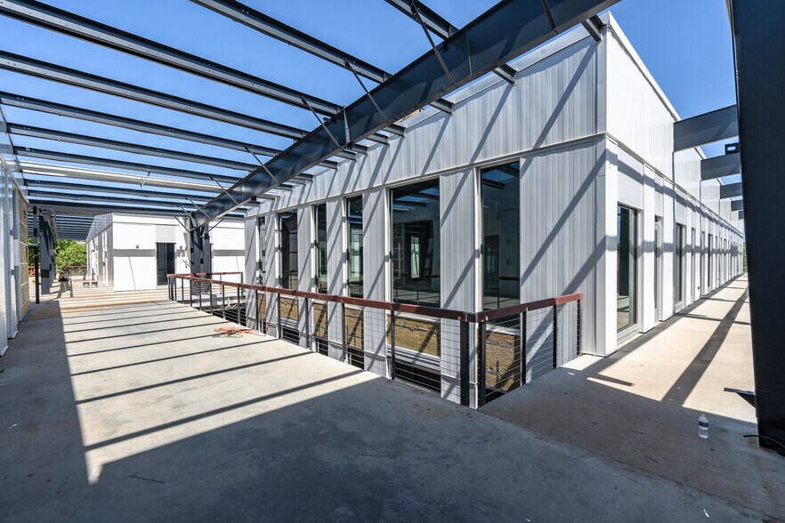 More Photos Of 5300 Centennial Blvd, Nashville Storefront Retail Office For Lease