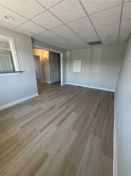 More Photos Of 75 E Division St, Mundelein Office Residential For Lease