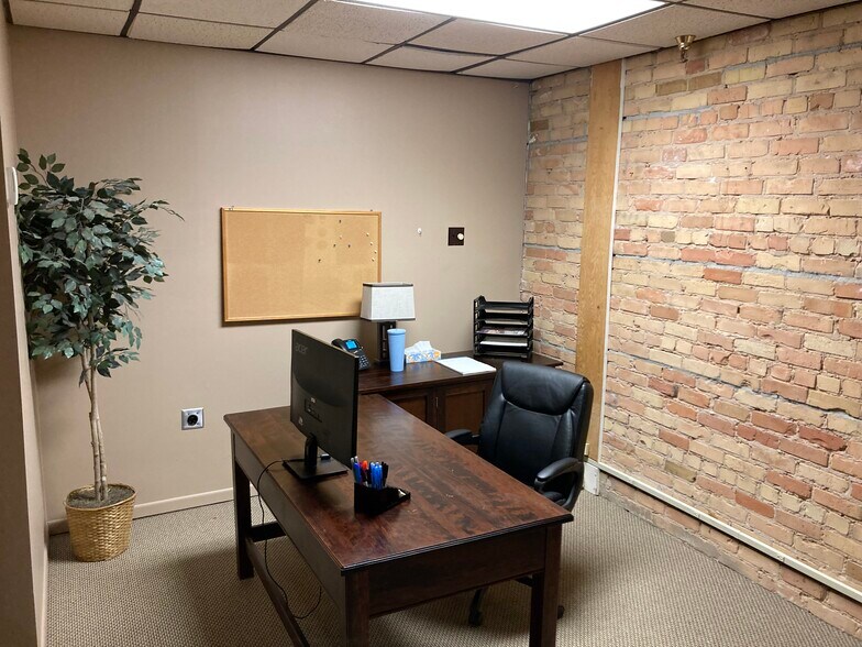 More Photos Of 118 E Superior St, Duluth Storefront Retail Office For Sale