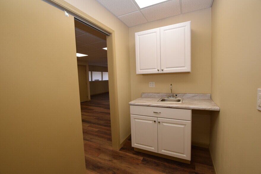 More Photos Of 604 E Main St, Saint Paris Office For Lease