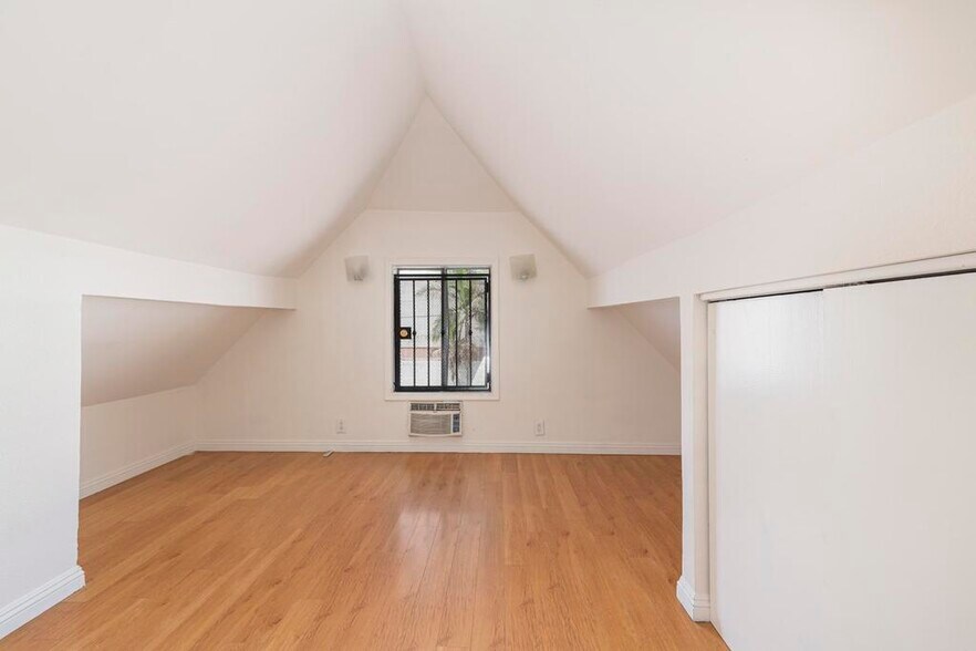 More Photos Of 31 Fulton Ave, Pasadena Light Manufacturing For Sale