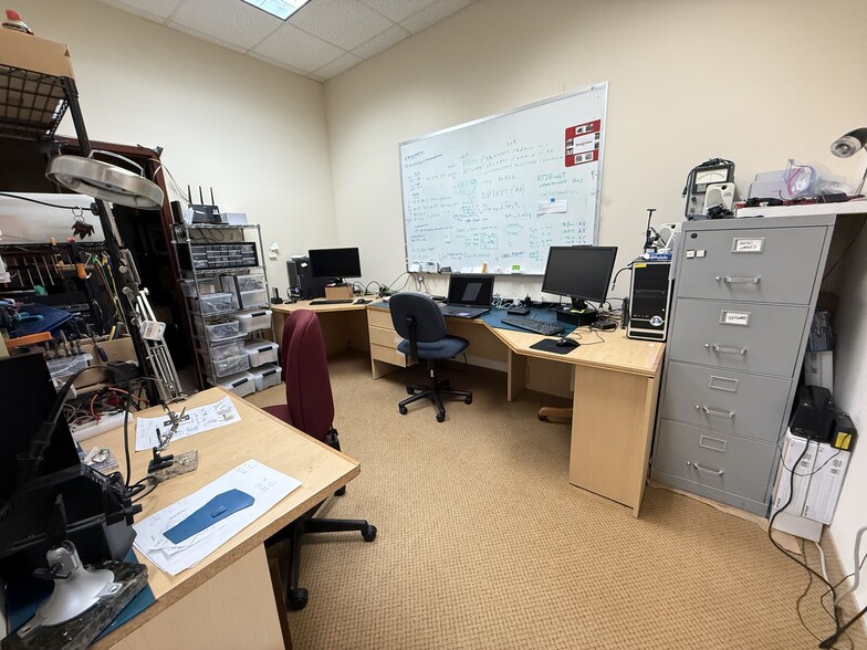 More Photos Of 4229 Lafayette Center Dr, Chantilly Business Park For Lease