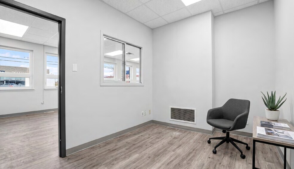More Photos Of 1590 Boul Hymus, Dorval Distribution For Lease