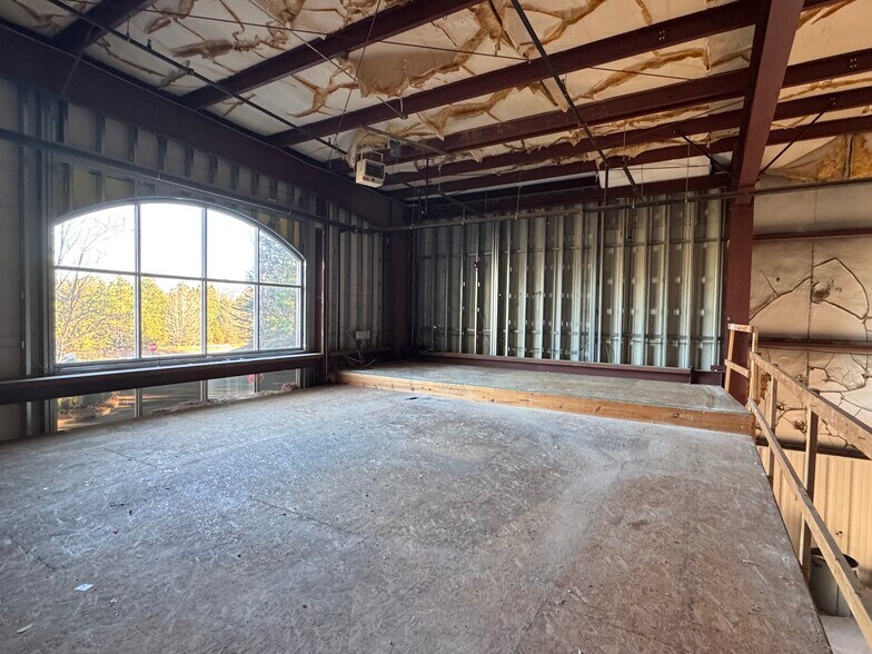 More Photos Of 10624 Metromont Pky, Charlotte Showroom For Lease