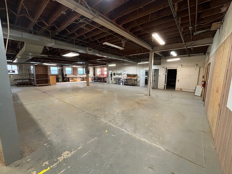 More Photos Of 202 S 6th St, Emmaus Light Manufacturing For Sale
