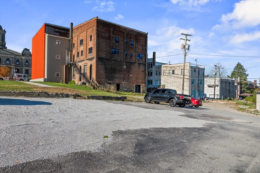 More Photos Of 127-131 W Market St, Cadiz Storefront Retail Residential For Sale