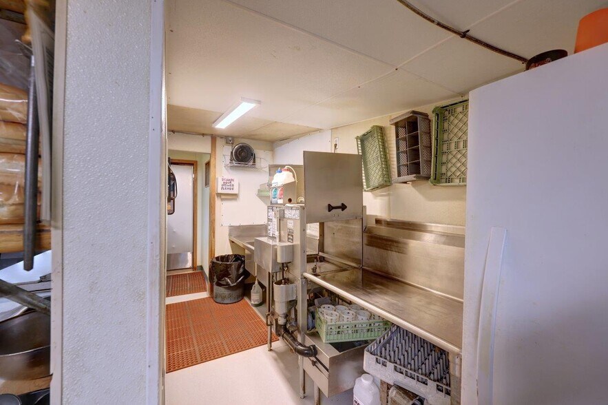 More Photos Of 996 Pacific Dr, Hammond Restaurant For Sale