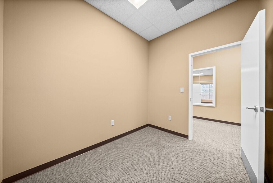 More Photos Of 2231 Stokes Rd, Clarksville Storefront Retail Office For Lease