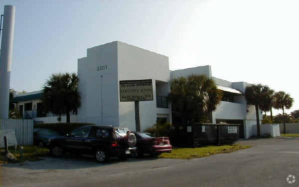 More Photos Of 2201 NE 52nd St, Lighthouse Point Medical For Sale