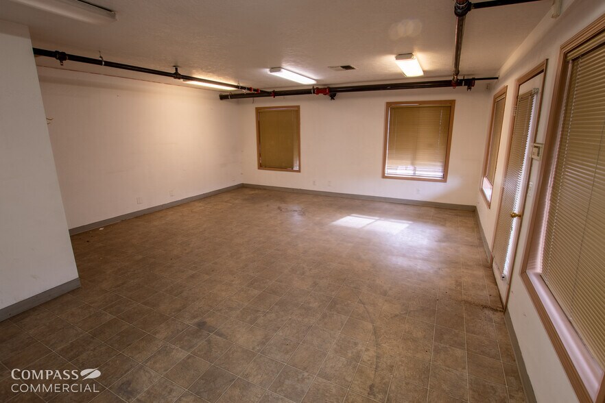 More Photos Of 480 SE Bridgeford Blvd, Bend Industrial For Lease