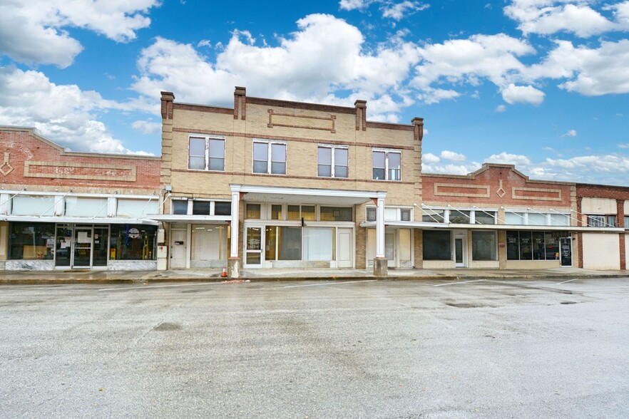 Primary Photo Of 109-111 N River St, Seguin Office For Sale