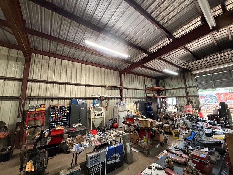 More Photos Of 2606 Colonel Thomson Highway hwy, Saint Matthews Warehouse For Sale