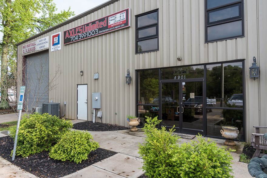 More Photos Of 4901 Wilkinson Blvd, Charlotte Warehouse For Sale