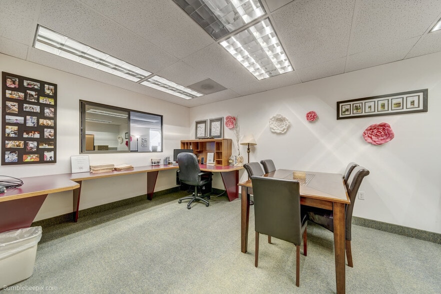 More Photos Of 104-106 N Hutchinson Rd, Spokane Valley Flex For Sale