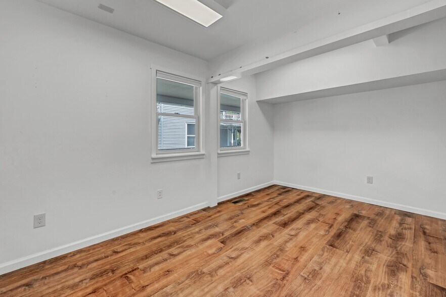 More Photos Of 14 Elm St, New Milford Office For Lease