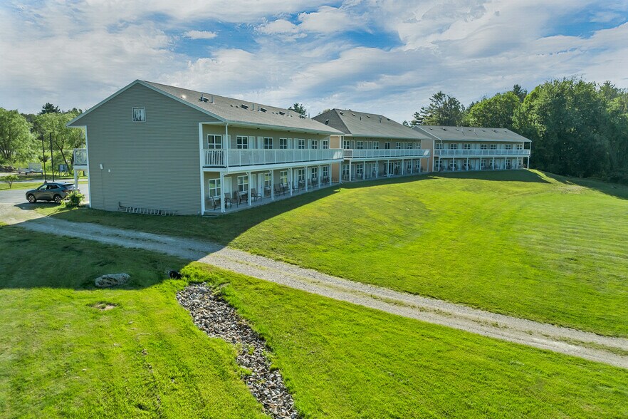 More Photos Of 280 S Main St, Wolfeboro Hotel For Sale