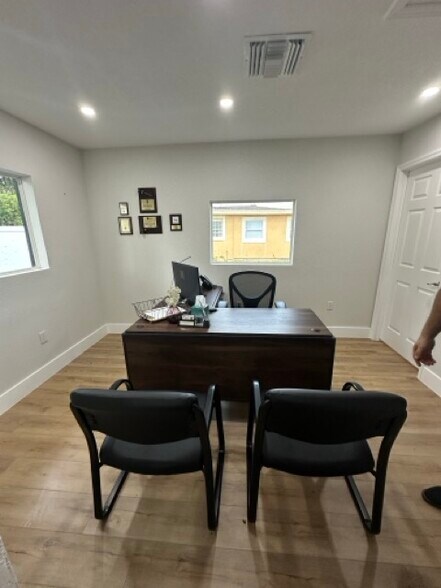 More Photos Of 1314 S Semoran Blvd, Orlando Office For Lease