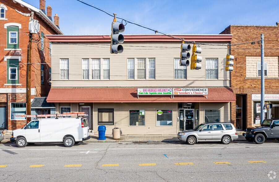 More Photos Of 46-52 Main St, Thomaston Storefront Retail Office For Lease