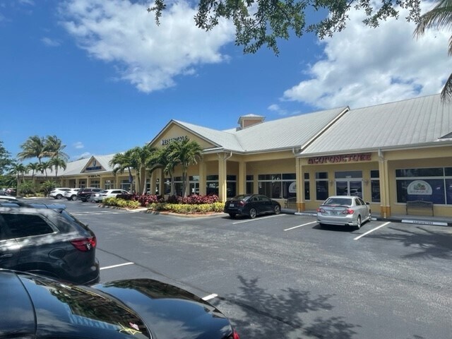More Photos Of 1601-1619 NW Federal Hwy, Stuart Storefront Retail Office For Lease