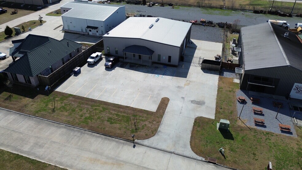 More Photos Of 481 W Eastbank Dr, Gonzales Warehouse For Lease