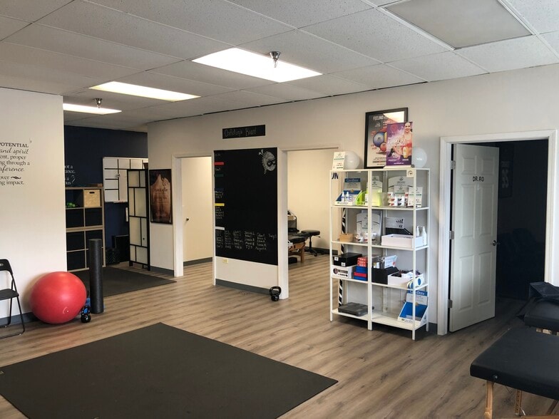 More Photos Of 612-622 W 5th Ave, Naperville Office For Lease