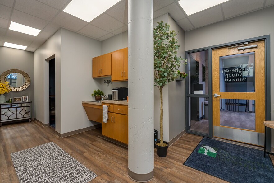 More Photos Of 108 S Minnesota Ave, Saint Peter Storefront Retail Office For Sale