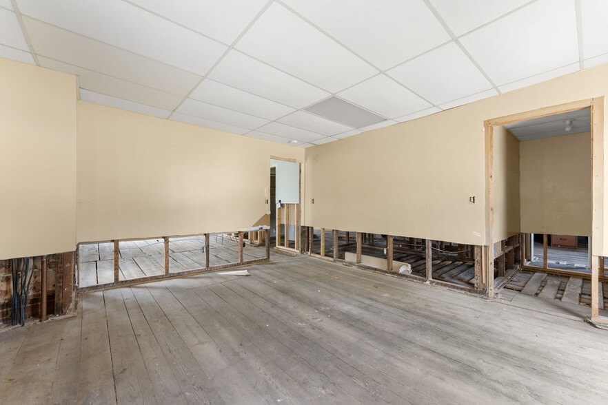 More Photos Of 18 Central St, Brookfield Office Residential For Sale