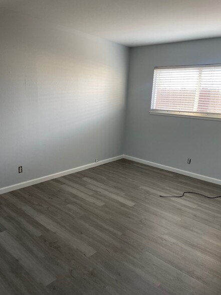 More Photos Of 218 W K St, Los Banos Apartments For Sale