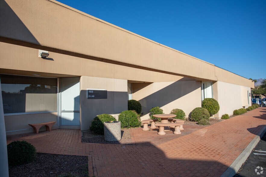 More Photos Of 310 N Wilmot Rd, Tucson Medical For Lease
